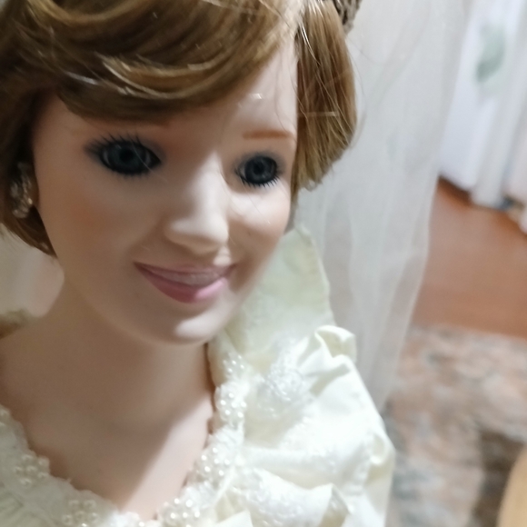 Princess Diana doll - Picture 6 of 14